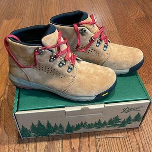 NEW Danner Inquire Chukka Hiking Boots Brown size 7.5